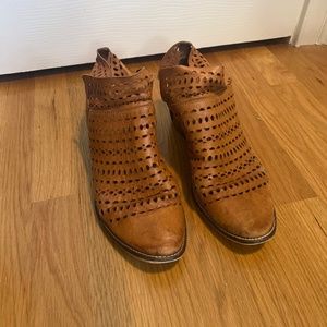 Seychelles size 9 boot